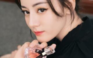 Phụ nữ khi xịt nước hoa vào mùa hè cần ghi nhớ 4 vị trí này để hương thơm được lâu bền và thăng hoa