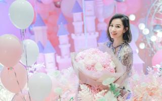 Xa Thi Mạn được tặng 528 bông hồng