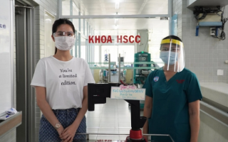 Ngọc Trinh âm thầm ủng hộ lương thực cho người dân mùa dịch