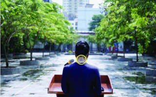 Hoàng Oanh bị tẩy chay vì bảo vệ cô hiệu phó xăm hình?