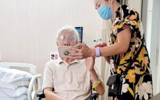 Bố của ca sĩ Thu Phương qua đời, dàn sao Việt gửi lời thương tiếc
