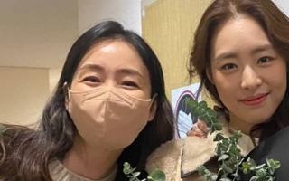 Choi Ji Woo vừa tiết lộ mối quan hệ đặc biệt với 'tình đầu' của Hyun Bin đã bị soi ngay dấu hiệu lão hóa rõ mồn một 