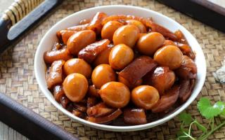 Phần rẻ nhất của thịt lợn mang đi om theo cách này ăn cực lạ miệng, giòn ngọt và không có dầu mỡ, ngon hơn cả thịt lợn kho