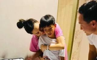 Subeo vào viện thăm Hà Hồ, khoảnh khắc chăm chú nhìn hai em song sinh 'gây sốt'