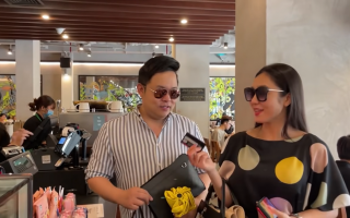Thương thay “Vua cá Koi”, Hà Thanh Xuân lại để Quang Lê “bóc tem” trước chú rể, tiết lộ cả thói quen khi ngủ