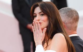Khán giả vỗ tay bảy phút cho phim của Anne Hathaway