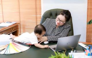 Vợ Quý Bình hiếm hoi khoe quý tử, ngoại hình cực yêu
