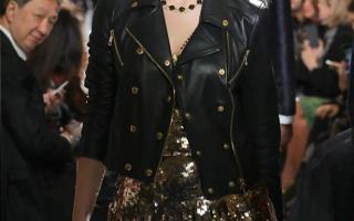 Lottie Moss từ bỏ sự nghiệp vì bị các ông lớn chuốc thuốc