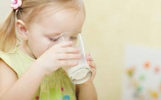 Uống sữa có giúp trẻ tăng chiều cao?