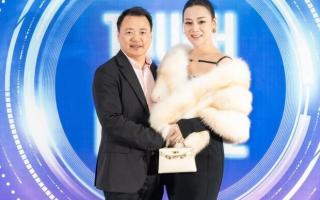 Shark Bình đưa Phương Oanh tham dự YEP công ty, nhan sắc mẹ bầu gây chú ý