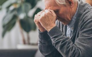 Biểu hiện bất thường khi tắm có thể là dấu hiệu bệnh Alzheimer